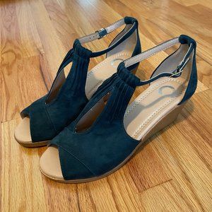 NEW Journee Collection Kedzie Wedge Sandal